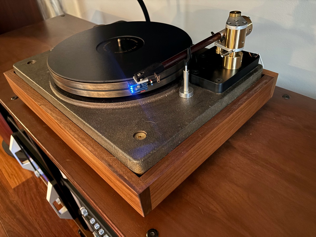 Schröder Arm Rest on Fern & Roby Turntable Galibier Design - Schröder Arm Rest on Fern & Roby Turntable