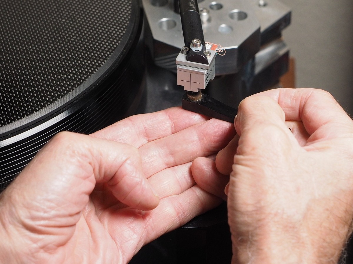 Stylus Cleaning: Stiff Brush Galibier Design - Stylus Cleaning: Stiff Brush